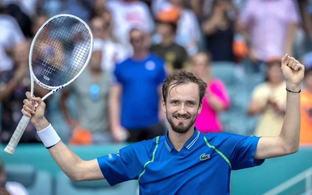 Medvedev frustró a otro Top Ten en torneo de Shanghai