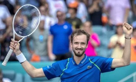 Medvedev frustró a otro Top Ten en torneo de Shanghai