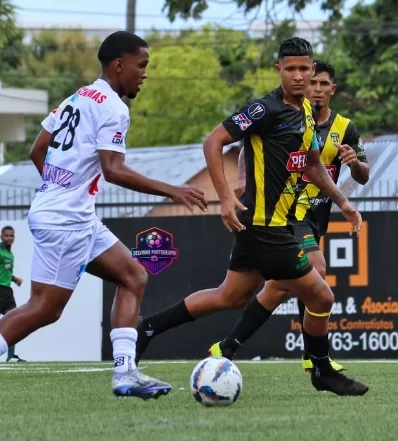 LDF llega medio tramo con una lucha campal