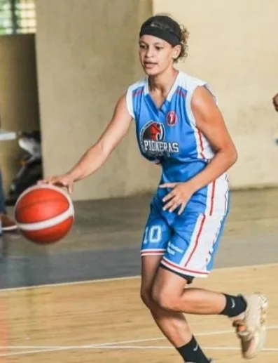 Pioneras y Élite ganan en basket femíneo