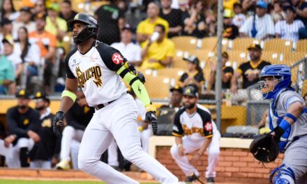 Las Águilas blanquean 4-0 al Licey en el primer enfrentamiento de la temporada