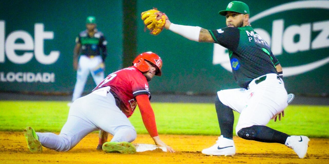 Estrellas Orientales mantienen el invicto co triunfo sobre los Leones del Escogido