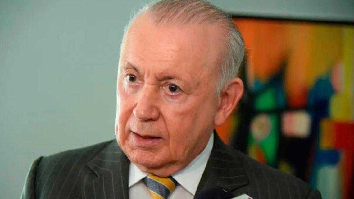 Alburquerque critica la ley de propinas del Senado, advierte que los trabajadores y los consumidores de entrega sufrirán