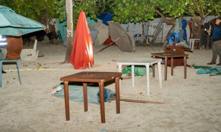 Alcaldía realiza operante para recuperar espacios públicos en la playa de Boca Chica