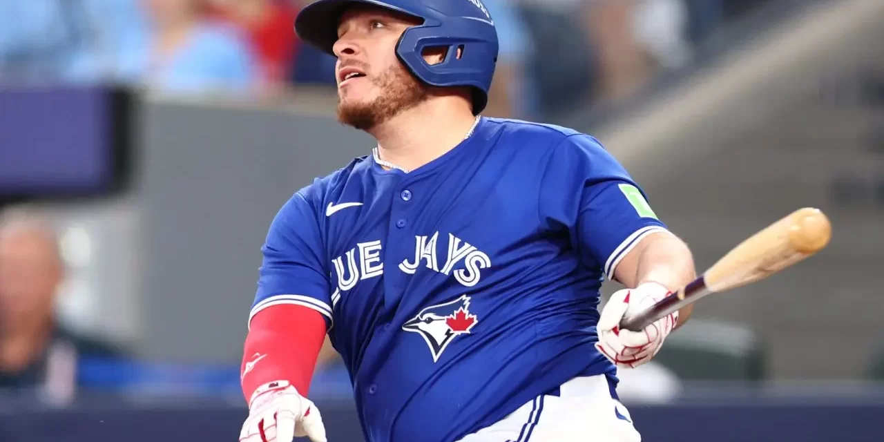 Alejandro Kirk se une a José Bautista y Teóscar Hernández en la historia jonronera de Toronto