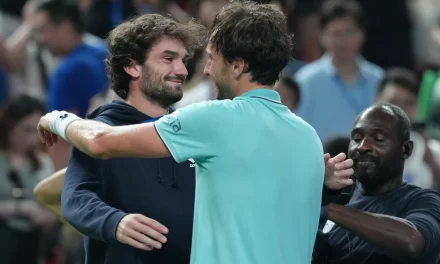 Vacherot sorprende a Djokovic y se enfrentará a su primo Rinderknech en la final del Masters de Shanghái