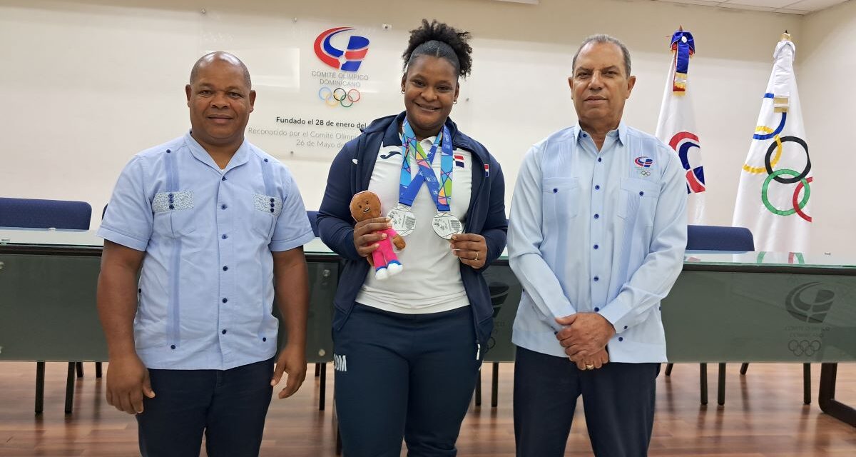 Pesista Crismery Santana recibe la plata tras positivo de Sarría en JJCC El Salvador