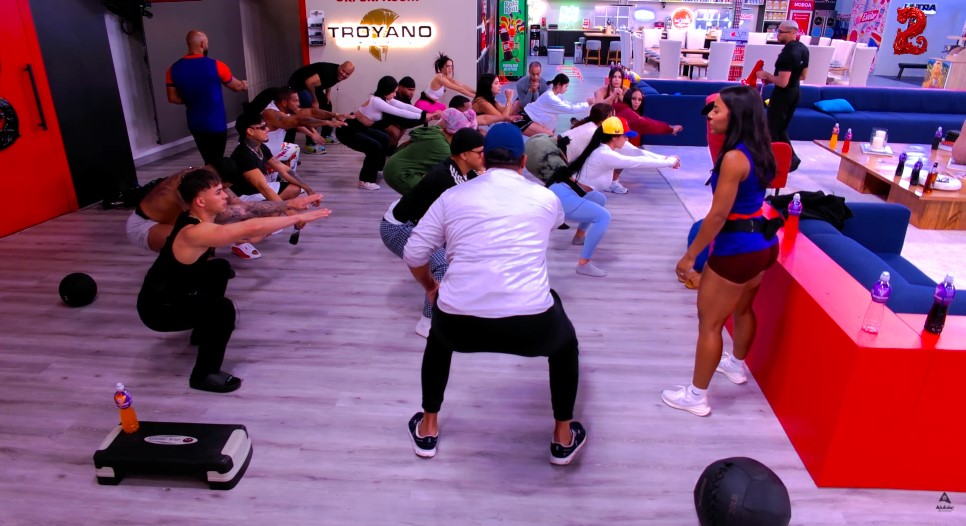 Los participantes de House of Alofoke 2 debutan con una rutina de ejercicios.