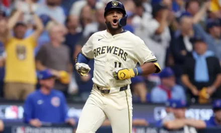 Con jonrones de Andrew Vaughn, William Contreras y Jackson Chourio, Milwaukee coloca a los Cachorros al borde de la descalificación