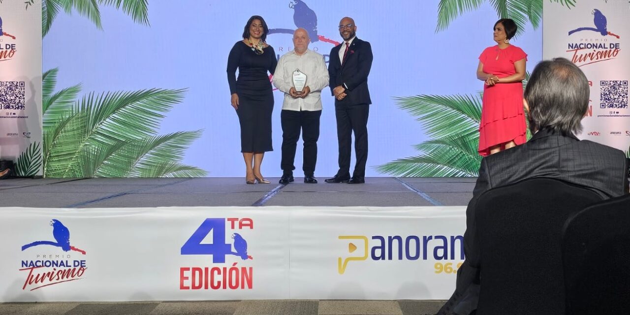 Líderes del turismo dominicano homenajeados en entrega de premios nacionales