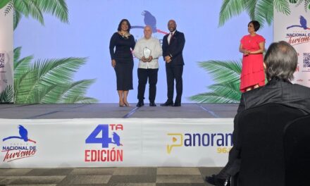 Líderes del turismo dominicano homenajeados en entrega de premios nacionales