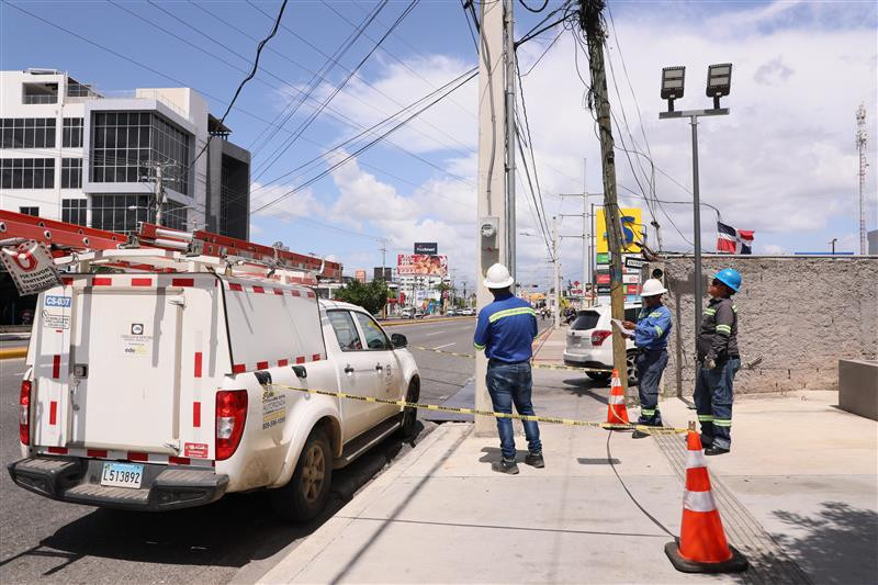 Edeeste regulariza más de 22.000 clientes y desmantela cerca de 8.000 conexiones ilegales