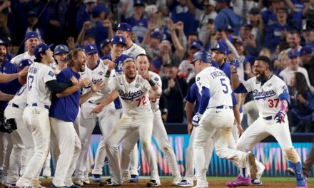 Freddie Freeman se une a Lou Gehrig en la historia de la Serie Mundial