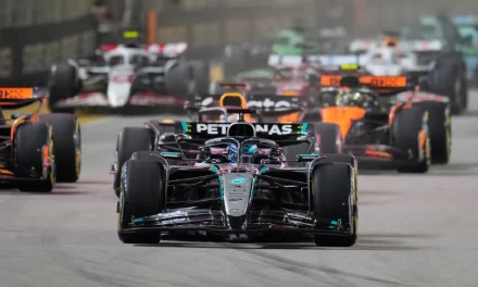 George Russell apetencia el GP de Singapur de F1 y McLaren se asegura el título de constructores