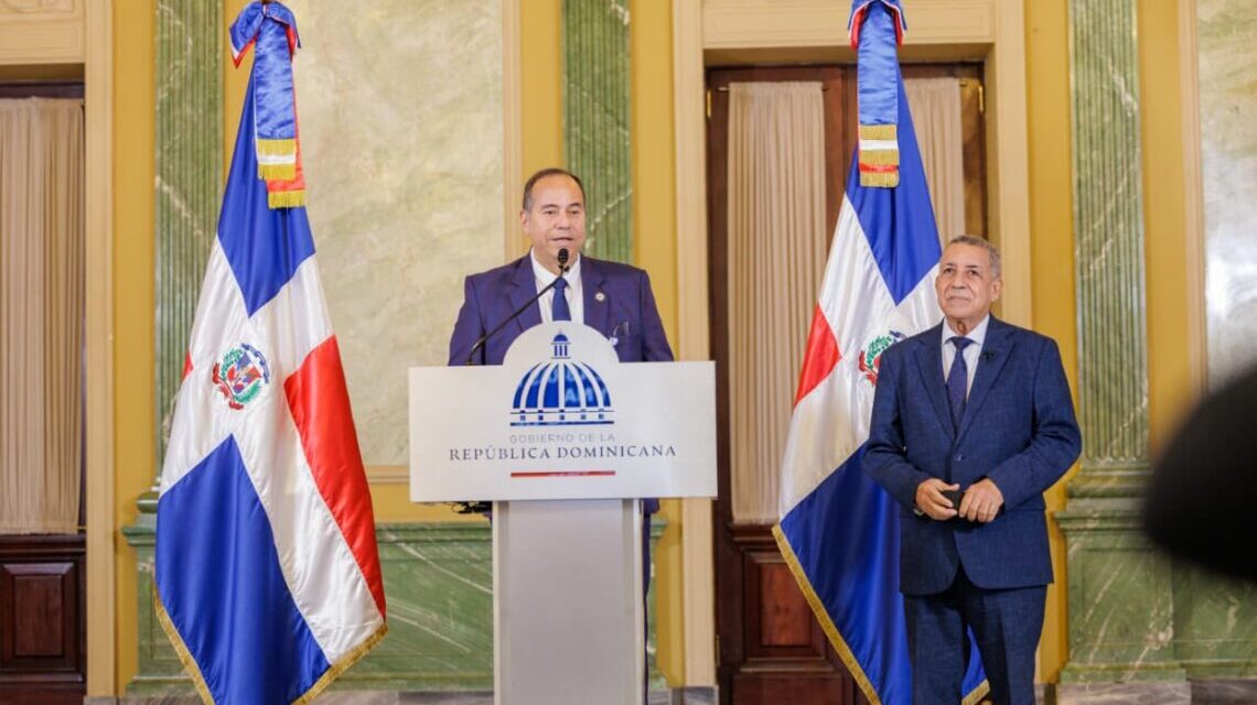 El gobierno dominicano presenta logros a cinco abriles