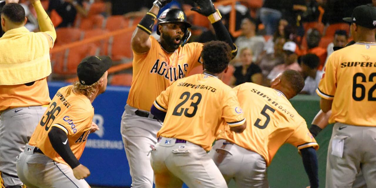 Águilas Cibaeñas arrollan a los Toros del Este 11-4 en La Romana