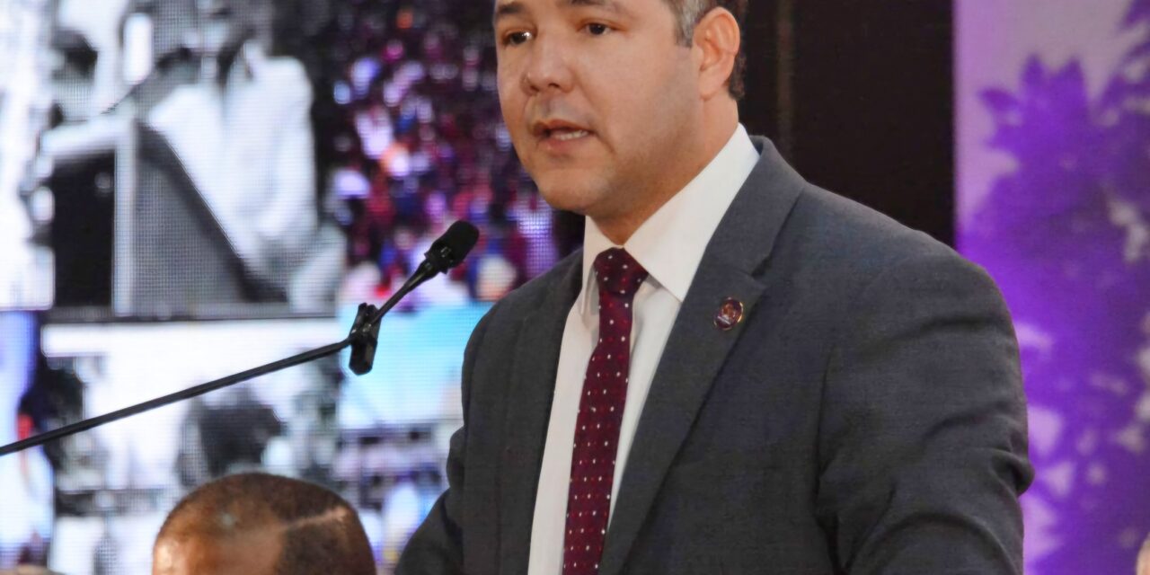 Johnny Pujols dice que el gobierno ha actuado con desprecio por la masa
