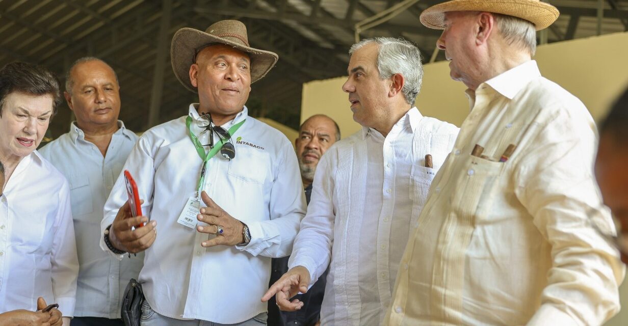 INTABACO reabre Escuela de Tabaco que lleva el nombre del expresidente Hipólito Mejía