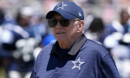 NFL multa a Jerry Jones con 250 mil dólares por aspecto