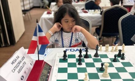 Jovencita dominicana se lleva oro y plata Ajedrez escolar
