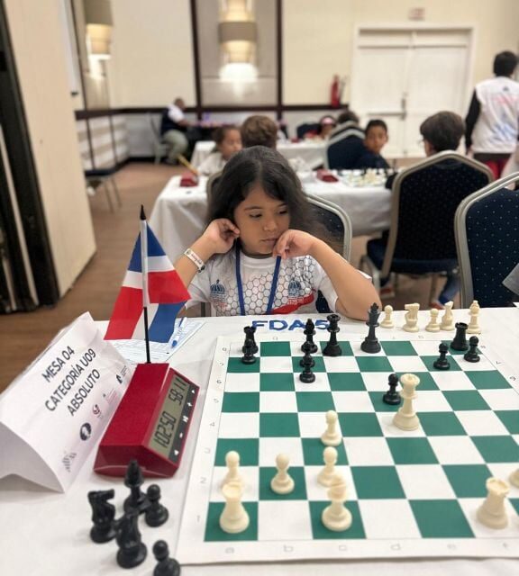 Jovencita dominicana se lleva oro y plata Ajedrez escolar