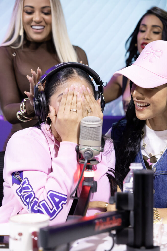 Karola sale llorando en medio del programa luego de sentirse enferma lejos de su familia - Noticias de hoy en República Dominicana | último minuto