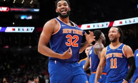 Towns ingresa al mundo de coleccionistas de tarjetas en YouTube