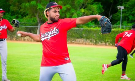 Lanzador Yoniel Curet se reporta habilidad de los Leones
