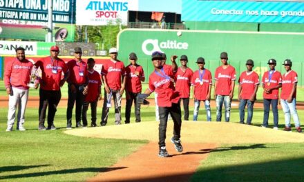 Leones rinden homenaje al equipo campeón Serie Caribe Kids