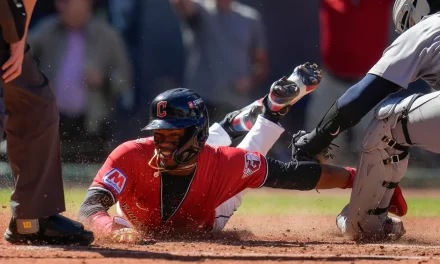 Dominicano Gracia Martínez montó un «show» de velocidad al anotar desde la segunda con ‘rolling’ al pitcher