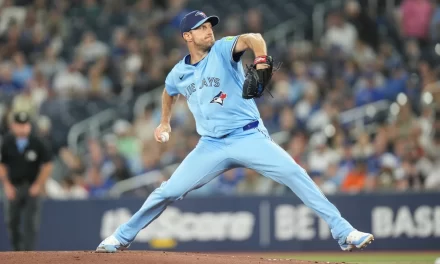 Scherzer rejón una dije; Vladimir Guerrero Jr. y Andrés Jiménez pegan jonrones que ayudan a Toronto a igualar 2-2 con Seattle