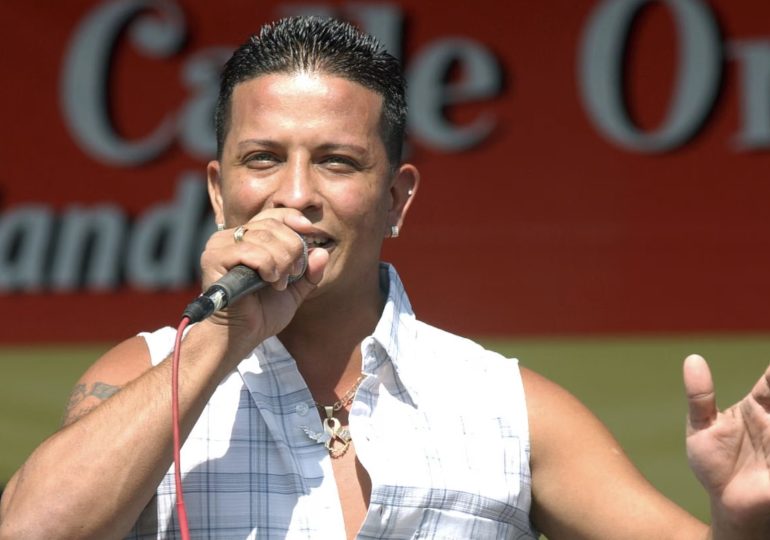 Muere el bachatero Alex “El Bizcochito” en aparente accidente automovilístico