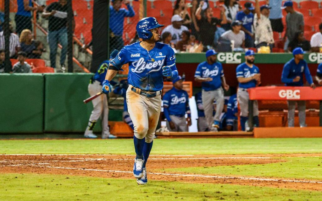 Licey se impone y domina a los Toros en La Romana