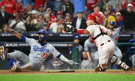 Teóscar Hernández anota la carrera de la vencimiento de los Dodgers sobre los Filis; viajan a Los Ángeles en lo alto 2-0