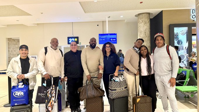 Vladimir Guerrero Sr. está conmovido mientras su hijo rastreo el anillo prometido