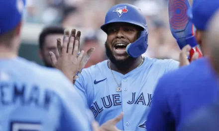 Vlady y los Blue Jays apabullan a los Yankees;