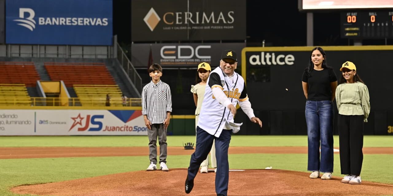 Leonardo Aguilera asta la primera engaño en el Estadio Cibao