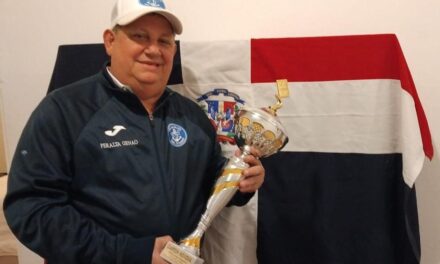 Andrés Peralta conquista la 12ª Copa de Dominó