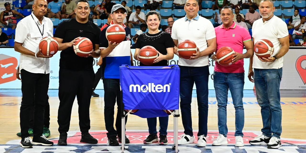 Fedombal y Molinos entregan balones del TBS Distrito 2025