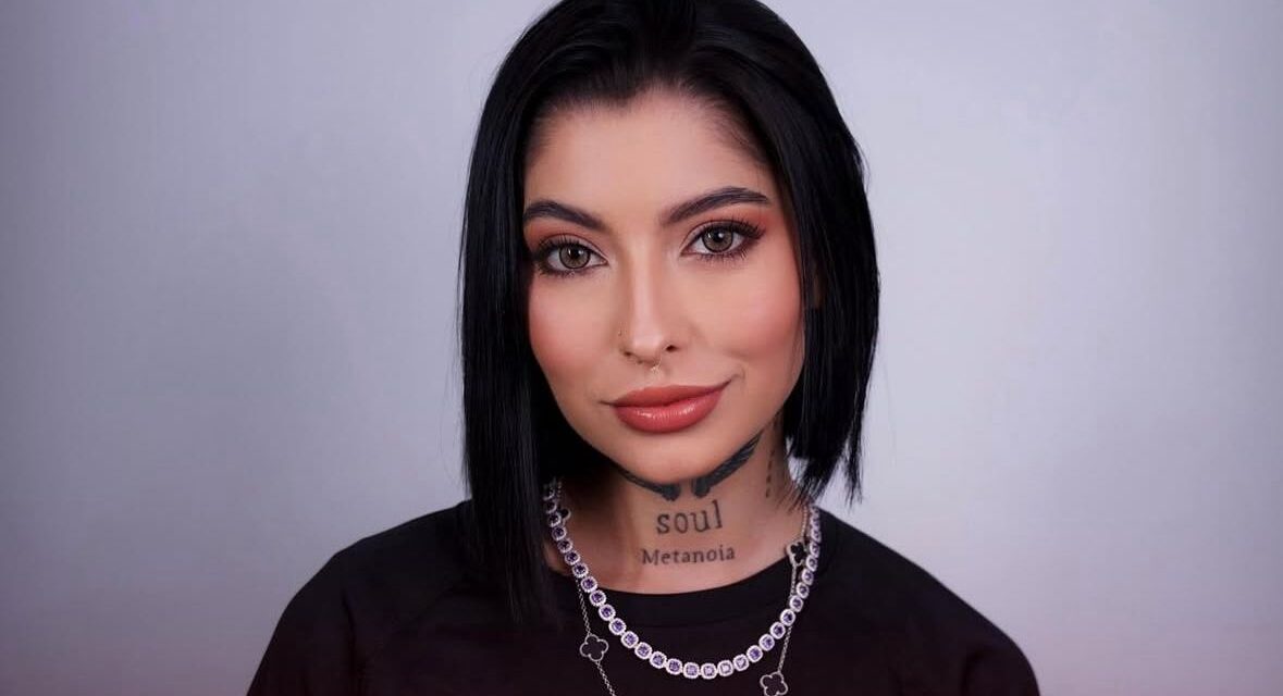 Equipo médico traslada a Valka adecuado a su estado de lozanía.