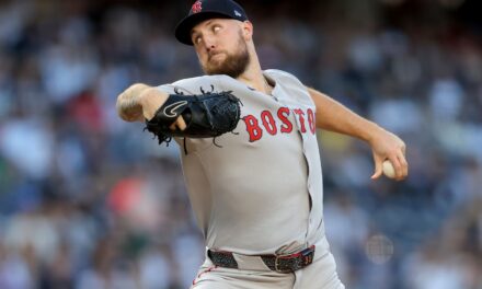 Crochet domina y los Medias Rojas arrancan la Serie del Comodín con triunfo sobre Yankees