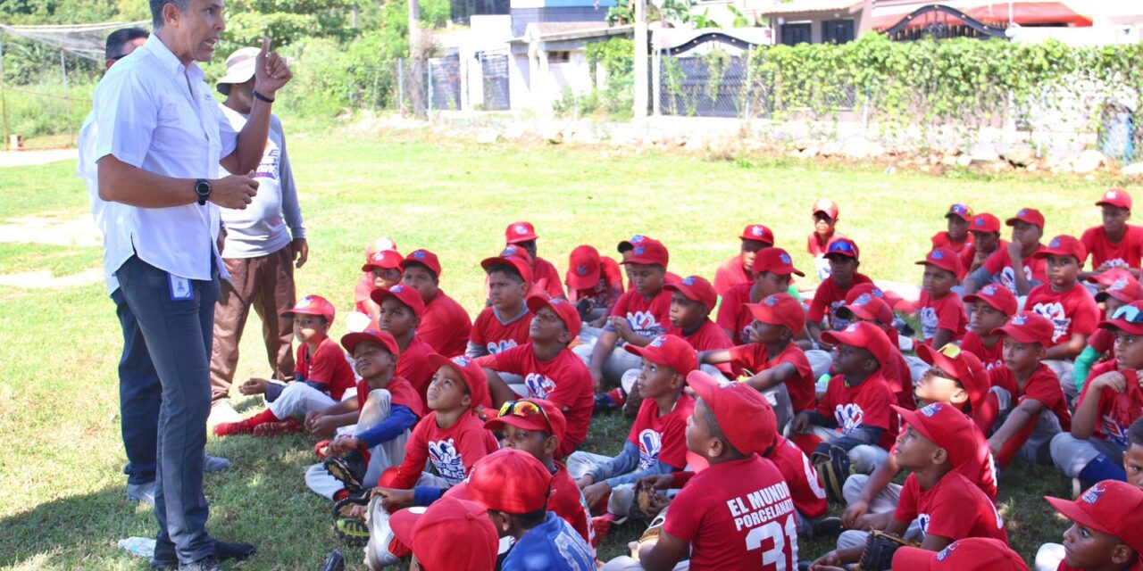 Más de 70 infantes reciben entrenamientos y orientaciones de parte de la Dirección del Comisionado Nacional de Béisbol