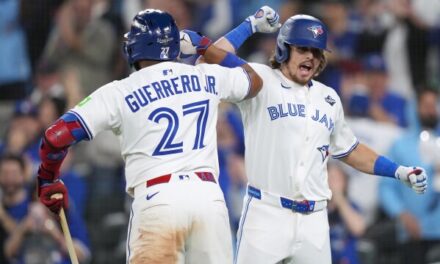 Los Blue Jays sorprenden a los Dodgers y se llevan el Juego 1 de la Serie Mundial con una entrada histórica