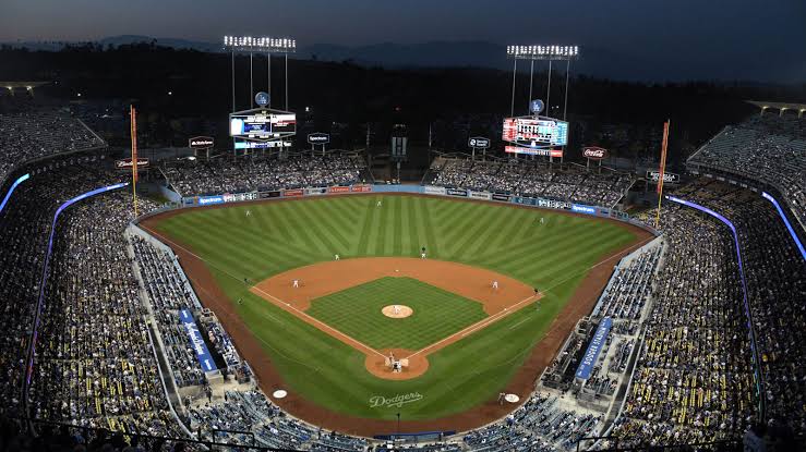 Dodger Stadium se alista para un Juego 3 central de la Serie Mundial 2025 entre Azulejos y Dodgers