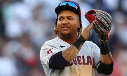 Seis dominicanos entre los finalistas al Guante de Oro 2025