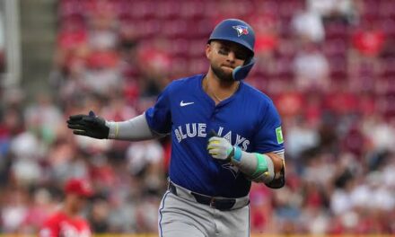 Bichette y Ty France regresan al roster de los Azulejos para la Serie Mundial