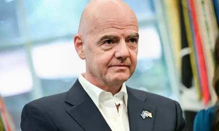 Presidente de la FIFA reitera el papel del fútbol como transporte de paz y dispositivo