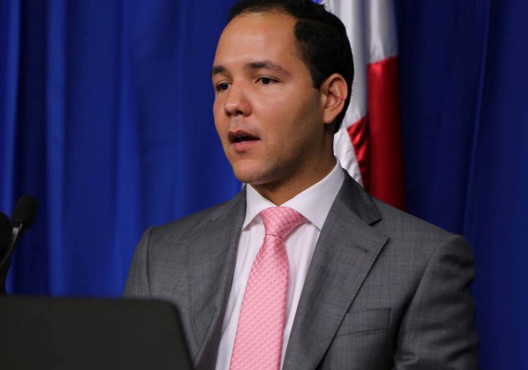 Johnny Pujols fuego a los jóvenes a sumarse a la política con compromiso