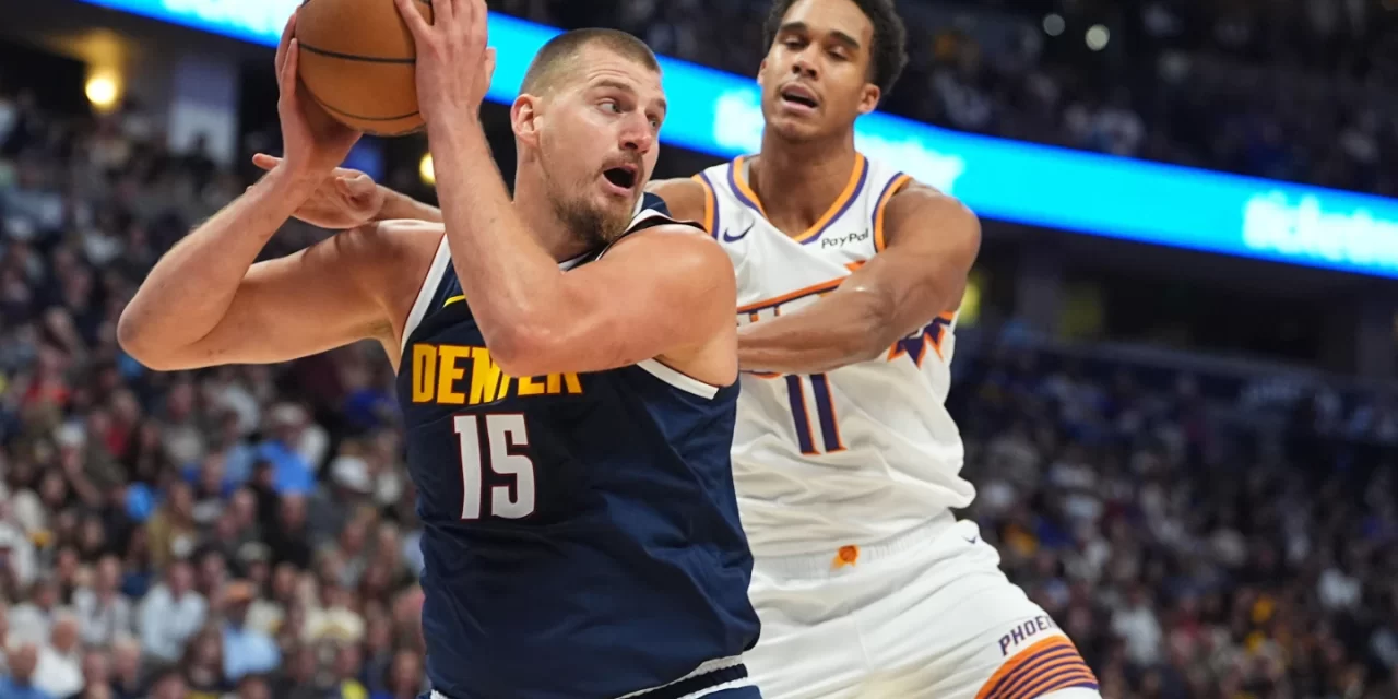 El triple-doble de Jokic le da a los Nuggets la trofeo sobre los Suns