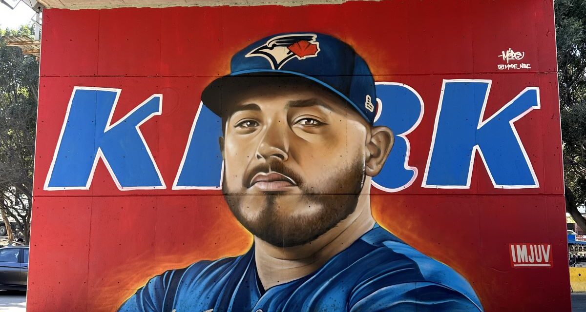 Alejandro Kirk fue homenajeado con un mural en su nativo Tijuana